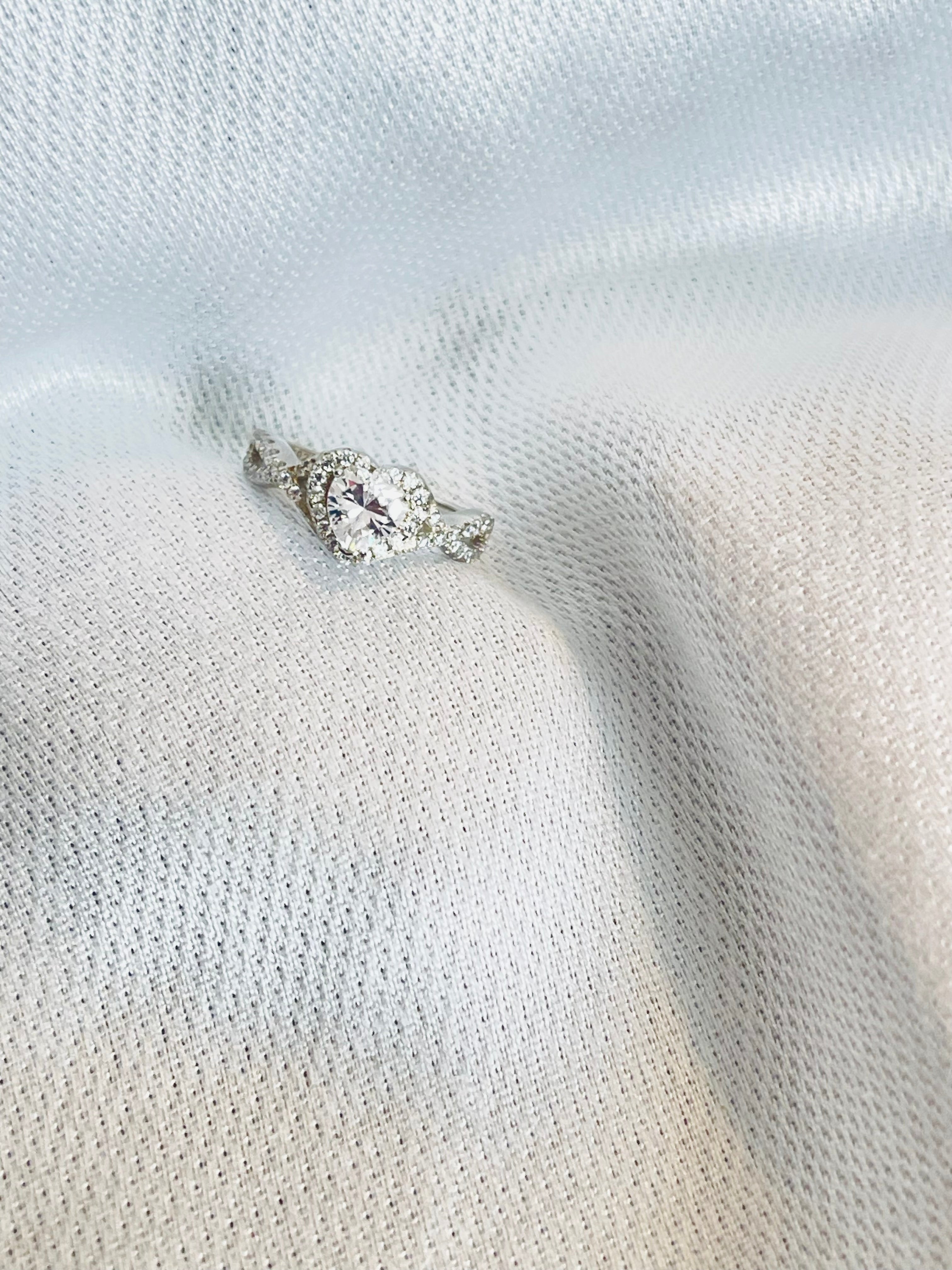 LOVY SILVER GEMSTONE RING