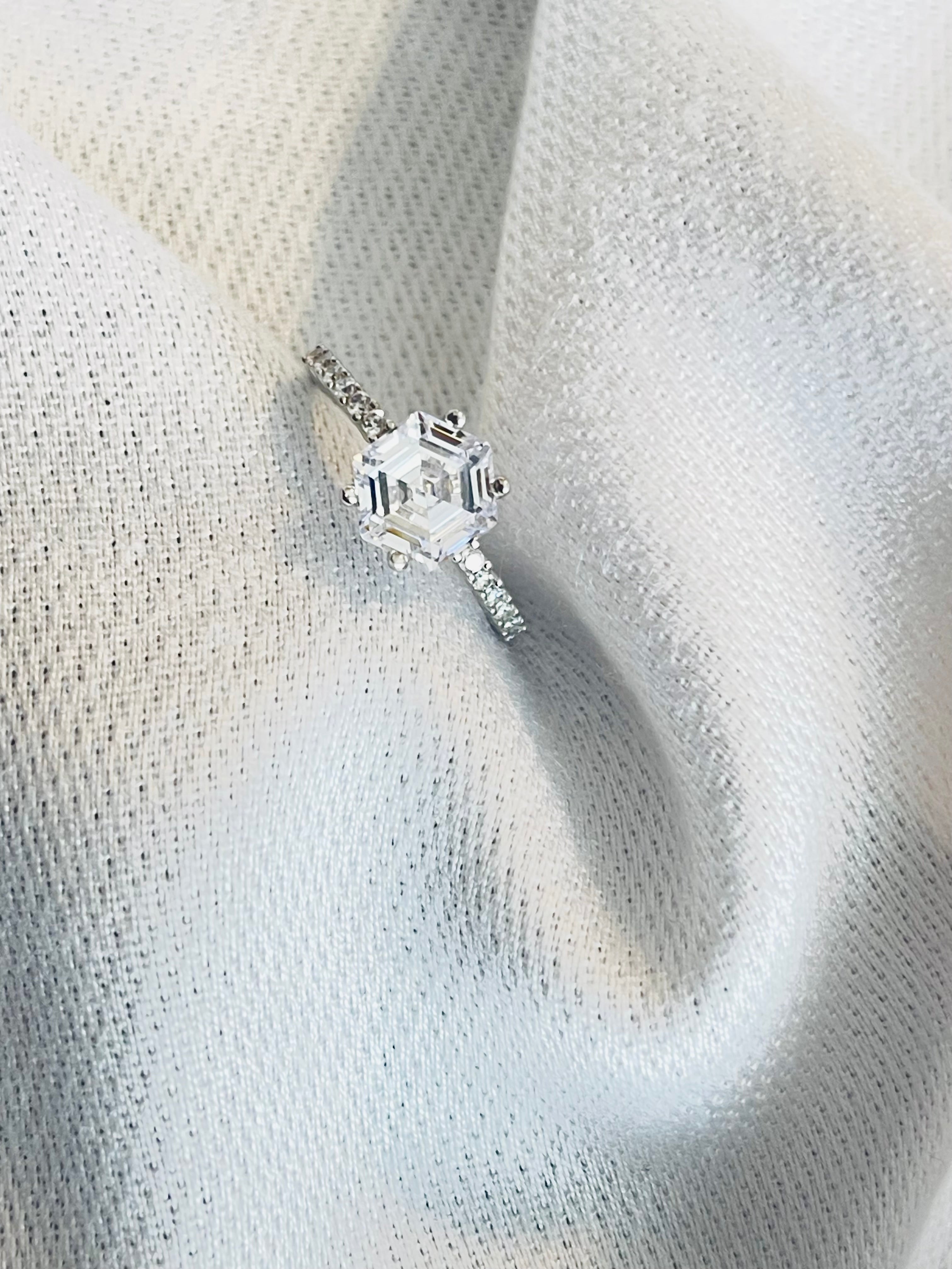 BEAUTY SILVER GEMSTONE RING